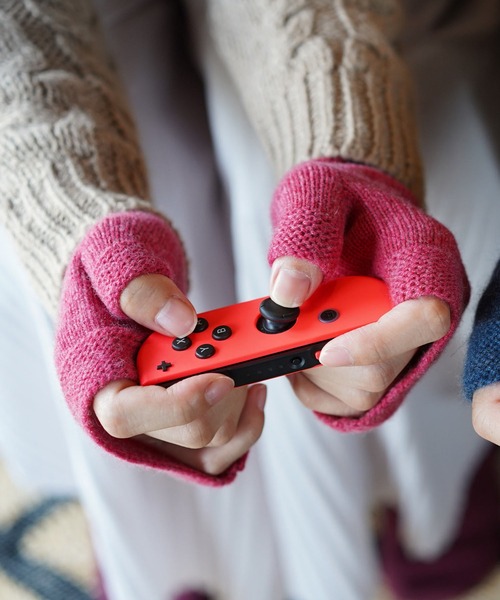 sankyo shokai（サンキョウショウカイ）の「指なし手袋アームウォーマーカシミヤ 100%（手袋・レディース・ライトグレー/ネイビー/レッド/ブルー/アイボリー/モカ・FREE）」の13枚目の写真