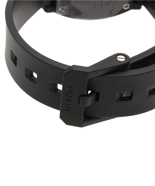 NIXON（ニクソン）の「THE SMALL TIME TELLER P（アナログ腕時計・レディース・ブラック×ゴールド・FREE）」の5枚目の写真