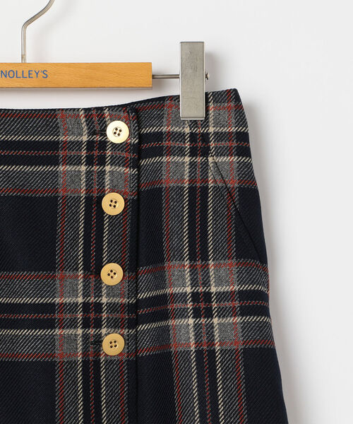 NOLLEY’S(ノーリーズ)の「ラップ風チェックウォッシャブルスカート(スカート・レディース・ベージュ系その他/ブルー系その他7・38/36)」の4枚目の写真