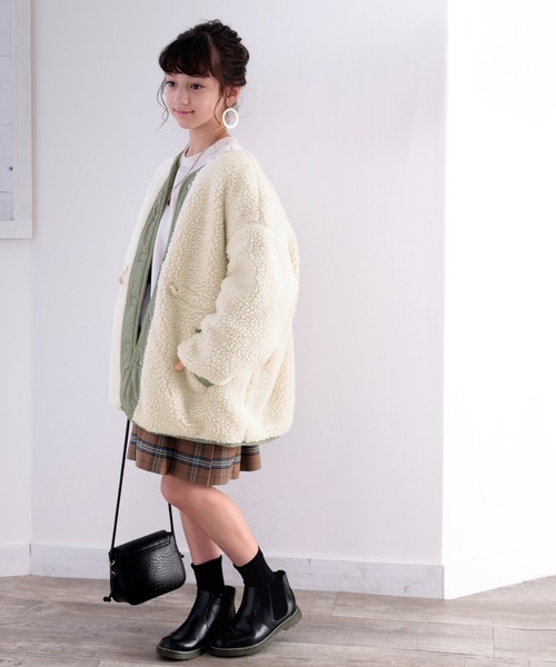 classicalelf（クラシカルエルフ）の「《キッズ》愛されふわもこボア。2wayリバーシブルノーカラーコート（ブルゾン・キッズ・ライトベージュ・130/140/150/160）」の6枚目の写真