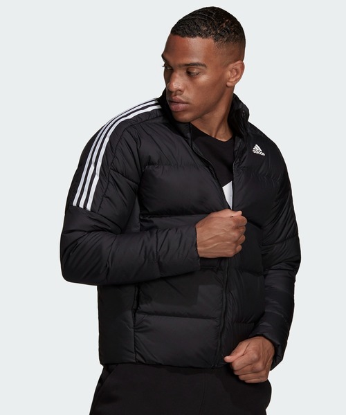 adidas（アディダス）の「エッセンシャルズ ミッドウェイト ダウン