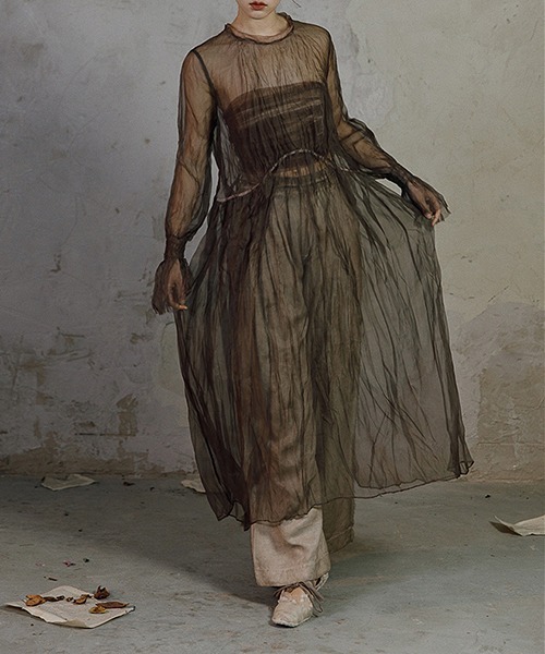 美品 Theory 23SS Crushed Satin ワンピース ベージュP セール】 【WEB限定】 Soft Satin ワンピース （ロング・マキシ