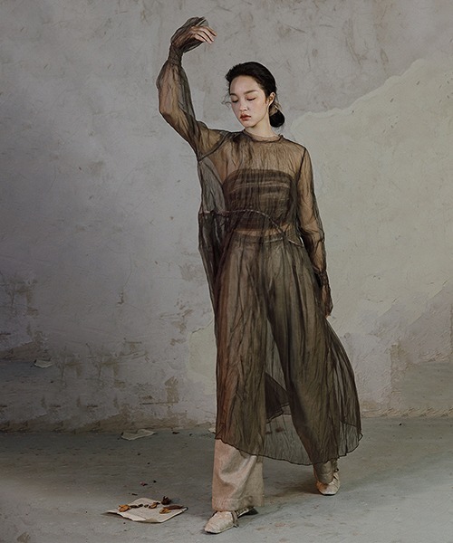 りんご　Bibiy SHUSHU DRESS チャコールグレー SHUSHU/TONG Bow off-shoulder dress grey,black ¥99,000 店頭