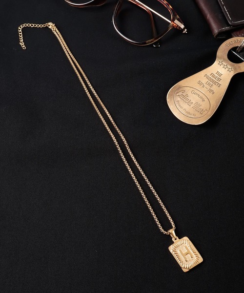 Ree&Mee(リーアンドミー)の「Ree&Mee ステンレス イニシャル スクエア ネックレス 男女兼用 ユニセックス(ネックレス・メンズ・A/H/J/K/L/M/N/R/S/T/Y/F/E/C/I・FREE)」の5枚目の写真