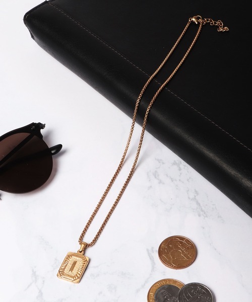 Ree&Mee(リーアンドミー)の「Ree&Mee ステンレス イニシャル スクエア ネックレス 男女兼用 ユニセックス(ネックレス・メンズ・A/H/J/K/L/M/N/R/S/T/Y/F/E/C/I・FREE)」の6枚目の写真