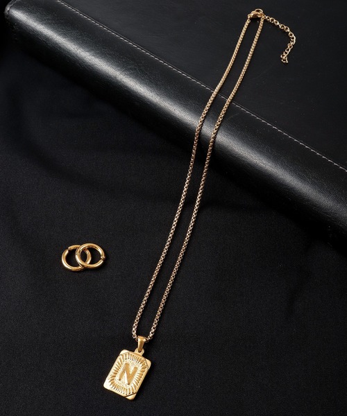 Ree&Mee(リーアンドミー)の「Ree&Mee ステンレス イニシャル スクエア ネックレス 男女兼用 ユニセックス(ネックレス・メンズ・A/H/J/K/L/M/N/R/S/T/Y/F/E/C/I・FREE)」の11枚目の写真