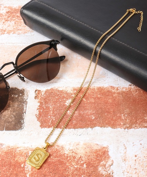 Ree&Mee(リーアンドミー)の「Ree&Mee ステンレス イニシャル スクエア ネックレス 男女兼用 ユニセックス(ネックレス・メンズ・A/H/J/K/L/M/N/R/S/T/Y/F/E/C/I・FREE)」の13枚目の写真