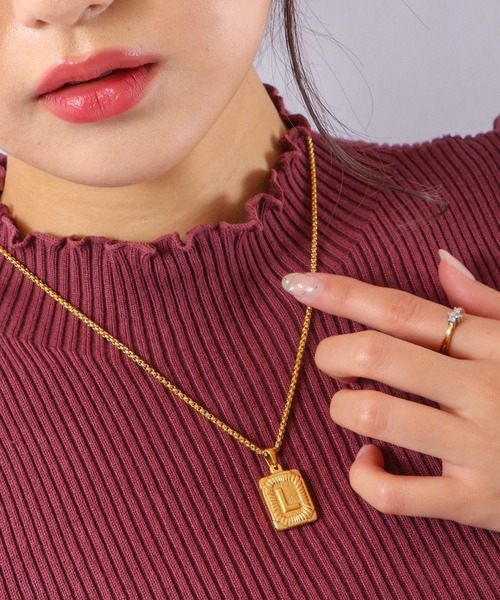 Ree&Mee(リーアンドミー)の「Ree&Mee ステンレス イニシャル スクエア ネックレス 男女兼用 ユニセックス(ネックレス・メンズ・A/H/J/K/L/M/N/R/S/T/Y/F/E/C/I・FREE)」の17枚目の写真