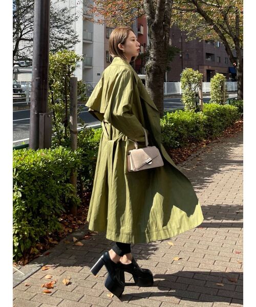 EMODA（エモダ）の「ミニマルケープトレンチコート（トレンチコート・レディース・ブラック/グリーン/ベージュ・FREE）」の17枚目の写真