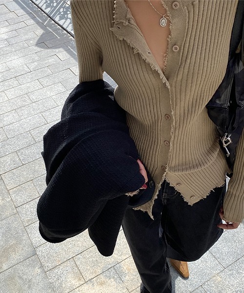 chuclla(チュクラ)の「【chuclla】【2022SS】Frayed design rib knit cardigan chw22s043(カーディガン/ボレロ・レディース・ブラック/ベージュ・FREE)」の2枚目の写真