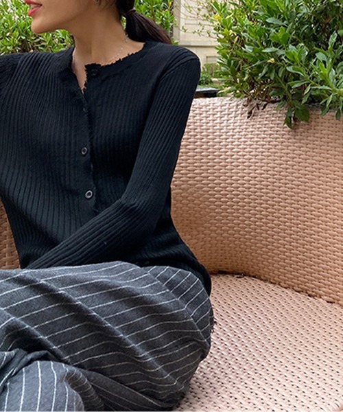 chuclla(チュクラ)の「【chuclla】【2022SS】Frayed design rib knit cardigan chw22s043(カーディガン/ボレロ・レディース・ブラック/ベージュ・FREE)」の5枚目の写真
