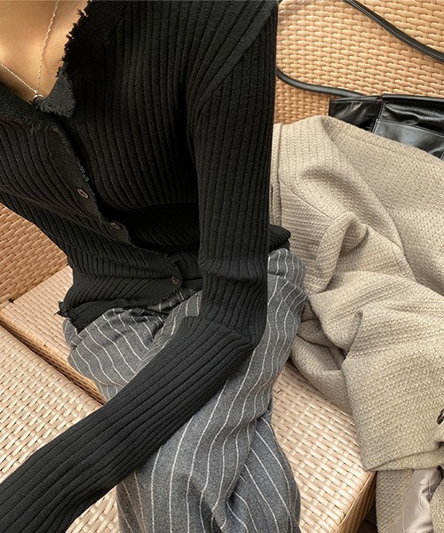 chuclla(チュクラ)の「【chuclla】【2022SS】Frayed design rib knit cardigan chw22s043(カーディガン/ボレロ・レディース・ブラック/ベージュ・FREE)」の9枚目の写真