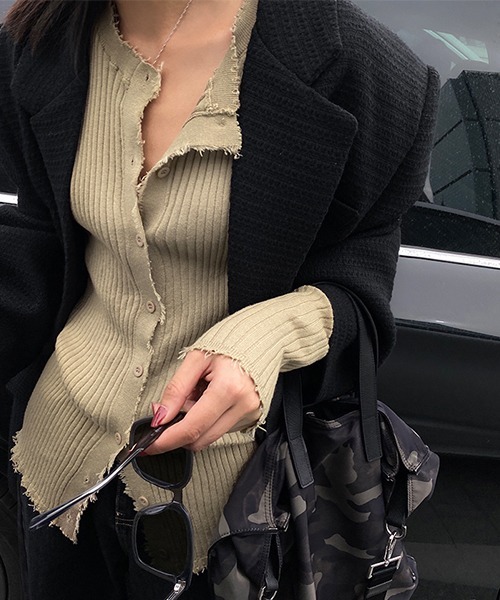 chuclla(チュクラ)の「【chuclla】【2022SS】Frayed design rib knit cardigan chw22s043(カーディガン/ボレロ・レディース・ブラック/ベージュ・FREE)」の11枚目の写真