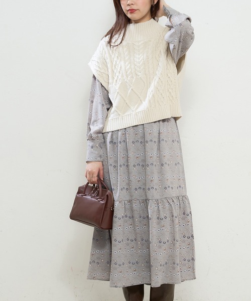 natural couture(ナチュラルクチュール)の「【WEB限定】ケーブルベスト×プチハイワンピースセット(ワンピース・レディース・オフホワイト/ブラック/モカ/ベージュ/サックスブルー・FREE)」の3枚目の写真