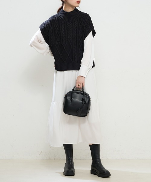 natural couture(ナチュラルクチュール)の「【WEB限定】ケーブルベスト×プチハイワンピースセット(ワンピース・レディース・オフホワイト/ブラック/モカ/ベージュ/サックスブルー・FREE)」の1枚目の写真
