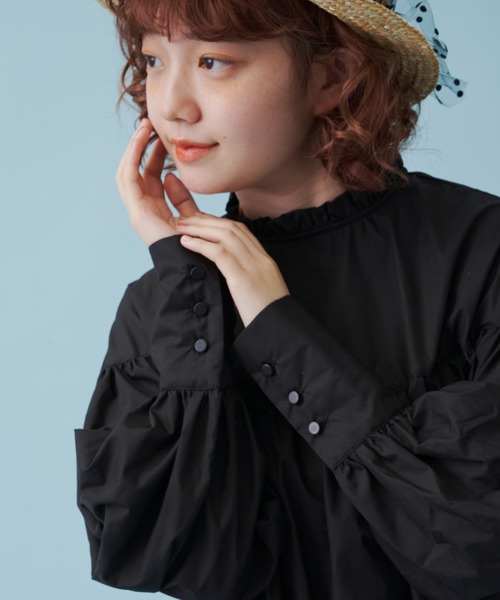 MERLOT(メルロー)の「ロングカフスブラウス(シャツ/ブラウス・レディース・ブラック/ピンク/グリーン・FREE)」の2枚目の写真