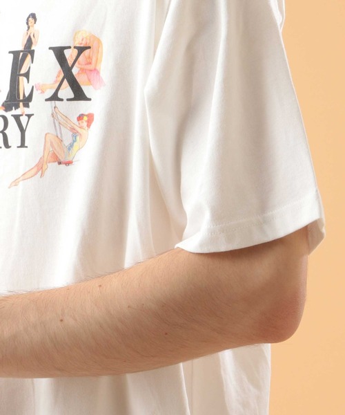 AVIREX（アヴィレックス）の「ガールズ＆ロゴ Tシャツ/GIRLS & LOGO T-SHIRT / アヴィレックス / AVIREX（Tシャツ/カットソー・メンズ・ホワイト/ブラック/ベージュ/ライトピンク/ライトグレー・MEDIUM/LARGE/X-LARGE/XX-LARGE）」の16枚目の写真