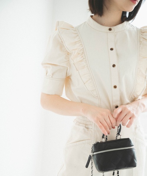 FREE'S MART(フリーズマート)の「◆バンドカラー肩フリル半袖デニムブラウス(シャツ/ブラウス・レディース・ブラック系その他/ホワイト系その他/ネイビー・FREE)」の2枚目の写真