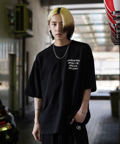 G.O.C（ジーオーシー）の「オーバーサイズ コットン マルチプリント 半袖 Tシャツ（Tシャツ/カットソー・メンズ・ホワイト/チャコールグレー/ブラック/グリーン/ボルドー/ブルーグレー/ホワイト系その他/ブラック系その他/グレー系その他/ホワイト系その他2/ホワイト系その他3/ホワイト系その他4/ホワイト系その他5/ホワイト系その他6/ブラック系その他2/ブラック系その他3/ブラック系その他4/ブラック系その他5/ブラック系その他6・MEDIUM/LARGE）」の15枚目の写真