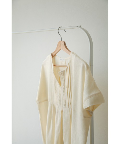 Chillfar（チルファー）の「キーネックレース付きブラウス（シャツ/ブラウス・レディース・スミクロ/アイボリー/イエロー/ナチュラル・LARGE/MEDIUM）」の10枚目の写真