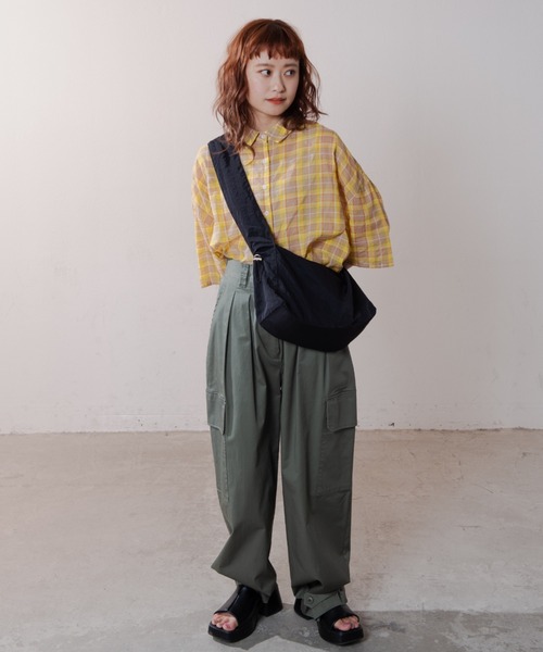 MERLOT(メルロー)の「ギャザーショルダーバッグ(ショルダーバッグ・レディース・ブラック/ナチュラル・SMALL)」の16枚目の写真