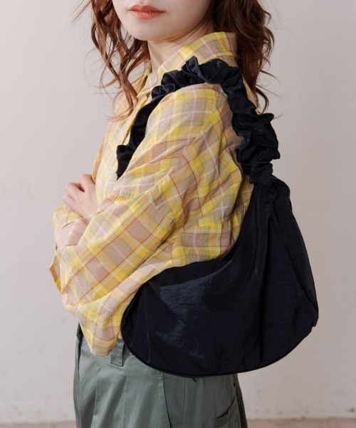 MERLOT(メルロー)の「ギャザーショルダーバッグ(ショルダーバッグ・レディース・ブラック/ナチュラル・SMALL)」の15枚目の写真