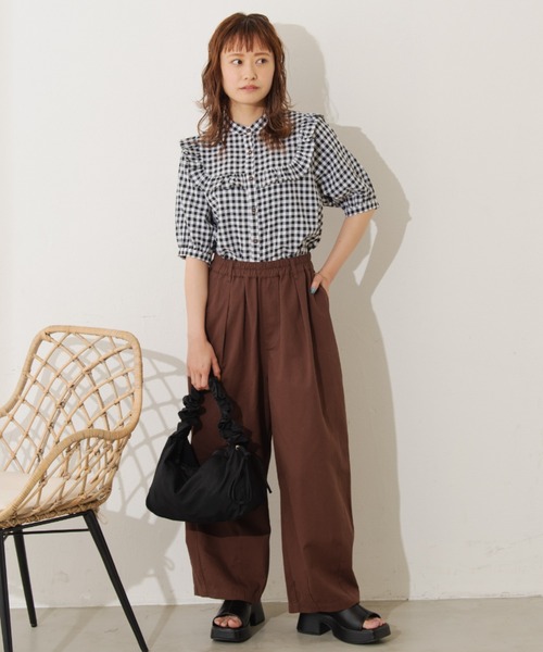 MERLOT(メルロー)の「ギャザーショルダーバッグ(ショルダーバッグ・レディース・ブラック/ナチュラル・SMALL)」の18枚目の写真