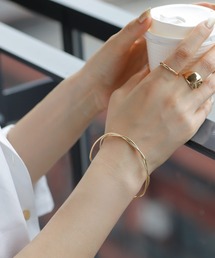 ツイストメタルバングル