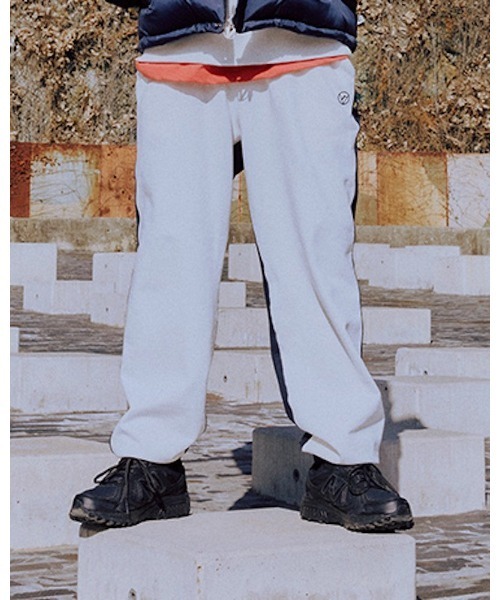 VIBGYOR(ヴィブジョー)の「【Re:one】「OVERR」OVR LOGO COLOR BLOCKED JOGGER PANTS(MA)(スウェットパンツ・メンズ・ホワイト系その他・FREE)」の1枚目の写真