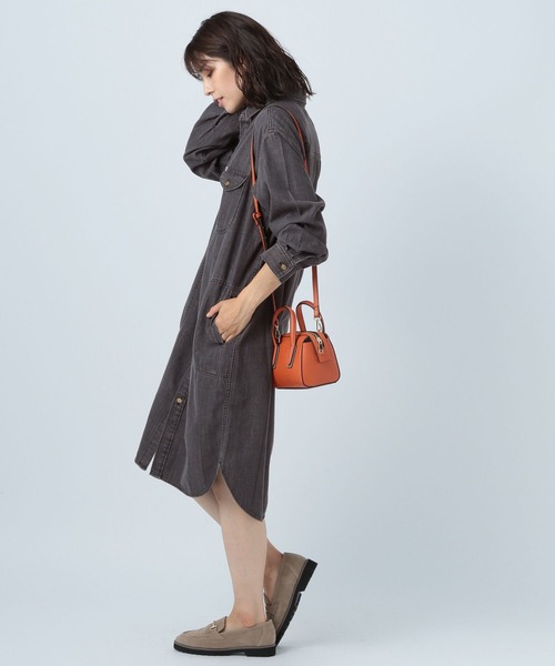 BAYFLOW（ベイフロー）の「【LEE(リー)】デニムシャツワンピ（ワンピース・レディース・ライトブルー/ブラック/サックスブルー系・FREE）」の7枚目の写真