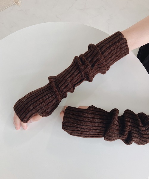 AS KNOW AS plus（アズノゥアズプラス）の「リブアームウォーマー　【ZOZOTOWN限定アイテム】（アームカバー・レディース・アイボリー/ブラック/グレー/ブラウン/ベージュ・FREE）」の4枚目の写真