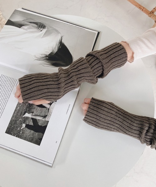 AS KNOW AS plus（アズノゥアズプラス）の「リブアームウォーマー　【ZOZOTOWN限定アイテム】（アームカバー・レディース・アイボリー/ブラック/グレー/ブラウン/ベージュ・FREE）」の3枚目の写真