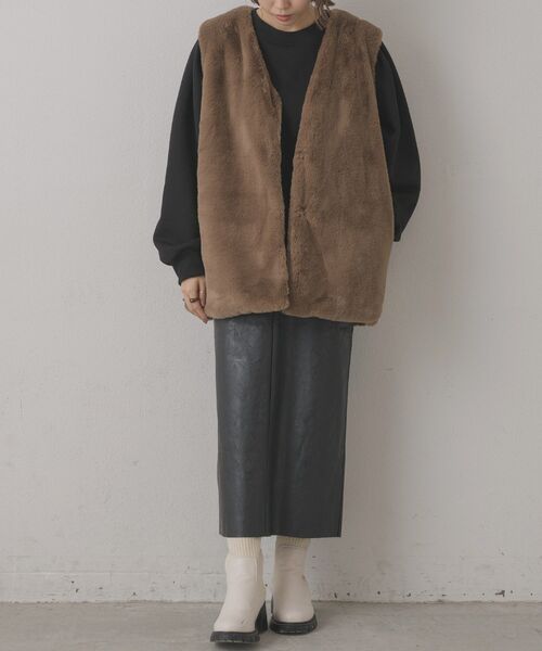 Kari & lili（カウリアンドリィリィ）の「ファーZIPベスト（ベスト・レディース・ブラウン・FREE）」の2枚目の写真