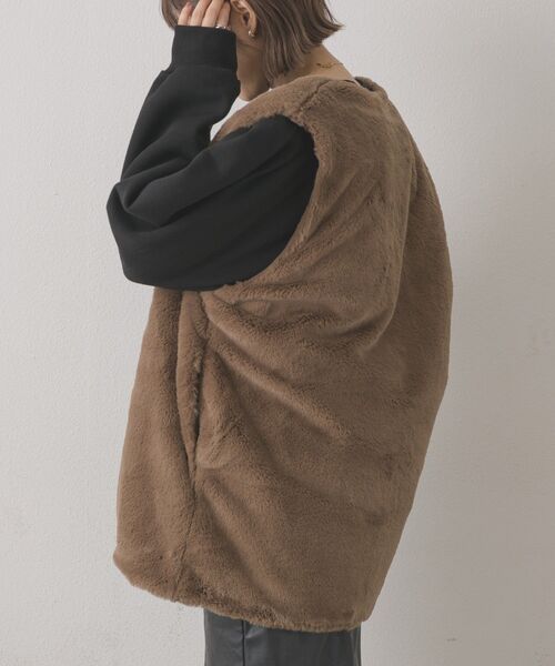 Kari & lili（カウリアンドリィリィ）の「ファーZIPベスト（ベスト・レディース・ブラウン・FREE）」の7枚目の写真