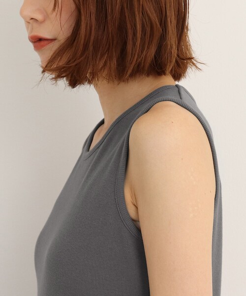 SHOO・LA・RUE（シューラルー）の「◆細リブ タンクトップ（タンクトップ・レディース・ホワイト系/ブラック/チャコールグレー・02/03/04）」の9枚目の写真