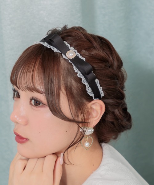 ROJITA（ロジータ）の「パール付きリボンレースカチューシャ（カチューシャ・レディース・マルチ/ブルー/ブラック・FREE）」の3枚目の写真