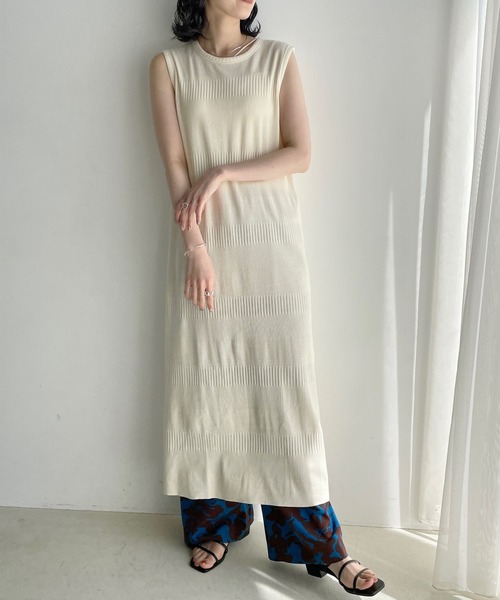 LOWRYS FARM(ローリーズファーム)の「ランダムテレコノースリーブワンピース 907628(ワンピース・レディース・ブラウン/ブルー/アイボリー/ブラック・FREE)」の2枚目の写真