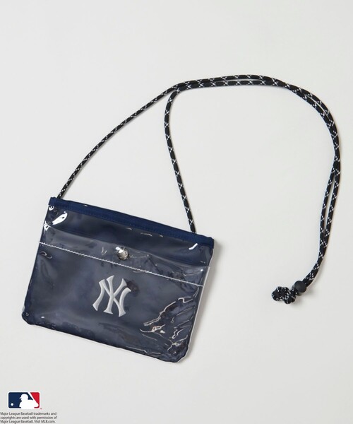 MLB(メジャーリーグベースボール)の「MLB × FREAK'S STORE/エムエルビー/メジャーリーグベースボール 別注 MLB クリアポケット サコッシュ バッグ(ショルダーバッグ・メンズ・ブラック/その他13/ネイビー・フリ-)」の2枚目の写真