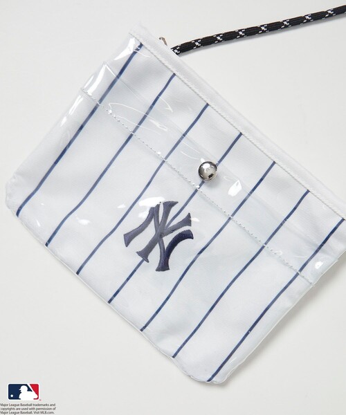 MLB(メジャーリーグベースボール)の「MLB × FREAK'S STORE/エムエルビー/メジャーリーグベースボール 別注 MLB クリアポケット サコッシュ バッグ(ショルダーバッグ・メンズ・ブラック/その他13/ネイビー・フリ-)」の6枚目の写真
