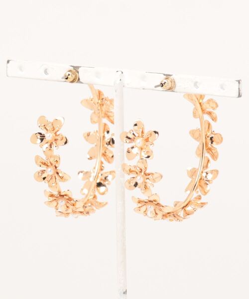 LATINA（ラティーナ）の「ラインフラワースタッドピアス（ピアス（両耳用）・レディース・ゴールド・FREE）」の2枚目の写真