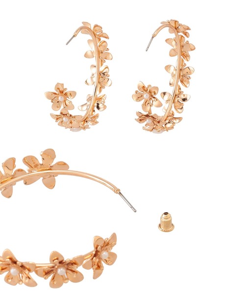 LATINA（ラティーナ）の「ラインフラワースタッドピアス（ピアス（両耳用）・レディース・ゴールド・FREE）」の7枚目の写真