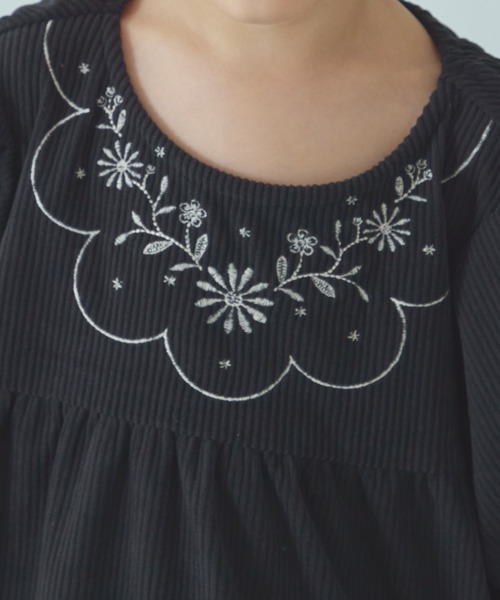 レア⭐︎Bonjourdiary 刺繍入り黒ワンピース4Y レア⭐︎Bonjourdiary 刺繍入り黒ワンピース4Y