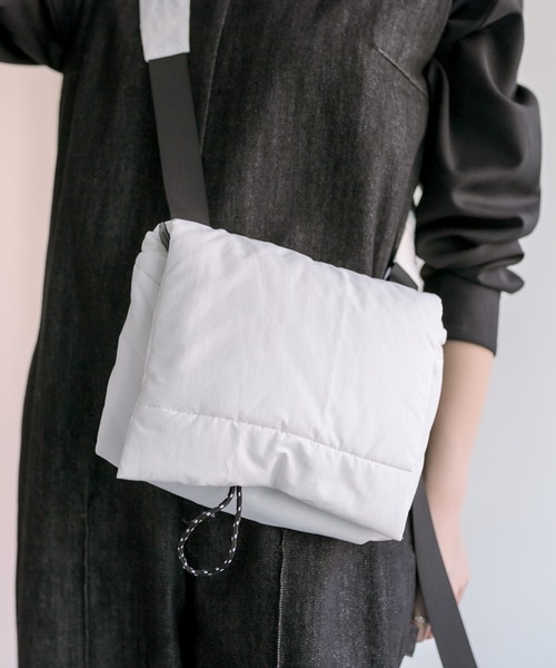 ear PAPILLONNER(イアパピヨネ)の「《ロクヨンクロス》ボンディングショルダーバッグ(ショルダーバッグ・レディース・ブラック/カーキ/イエロー/ホワイト・FREE)」の11枚目の写真