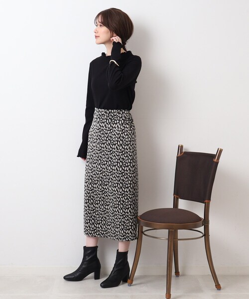 SHOO・LA・RUE（シューラルー）の「◆メロー使いボトルネック長袖インナー（Tシャツ/カットソー・レディース・オフホワイト/ブラック/ブラウン系・02/03/04）」の11枚目の写真