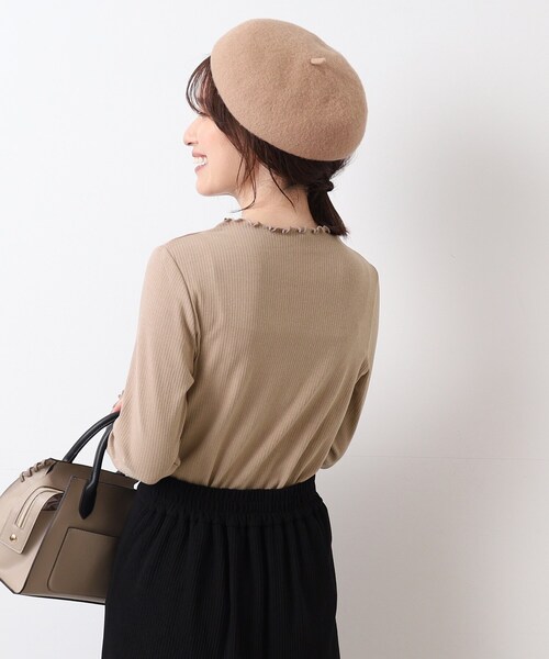 SHOO・LA・RUE（シューラルー）の「◆メロー使いボトルネック長袖インナー（Tシャツ/カットソー・レディース・オフホワイト/ブラック/ブラウン系・02/03/04）」の19枚目の写真