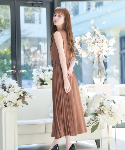 emiriawiz（エミリアウィズ）の「Pleated sleeveless one-piece