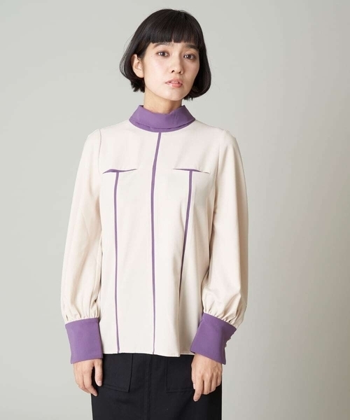 A de a.v.v(アードアー・ヴェ・ヴェ)の「バイカラーパイピングボウタイブラウス(シャツ/ブラウス・レディース・ベージュ/ブラック・38/36)」の3枚目の写真