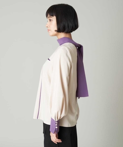 A de a.v.v(アードアー・ヴェ・ヴェ)の「バイカラーパイピングボウタイブラウス(シャツ/ブラウス・レディース・ベージュ/ブラック・38/36)」の5枚目の写真