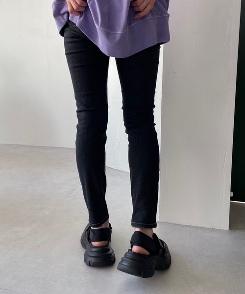 LOWRYS FARM（ローリーズファーム）の「スタイルアップデニムスキニーパンツ　969874（デニムパンツ・レディース・グレー/ネイビー/ブルー・SMALL/LARGE/MEDIUM）」の12枚目の写真