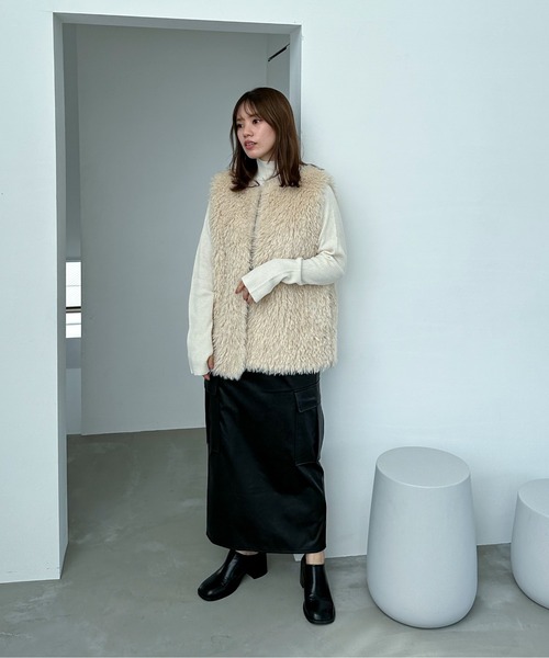 feepur（フェピュール）の「フェイクレザーIラインカーゴスカート（スカート・レディース・オフホワイト/ブラック・MEDIUM/SMALL）」の12枚目の写真